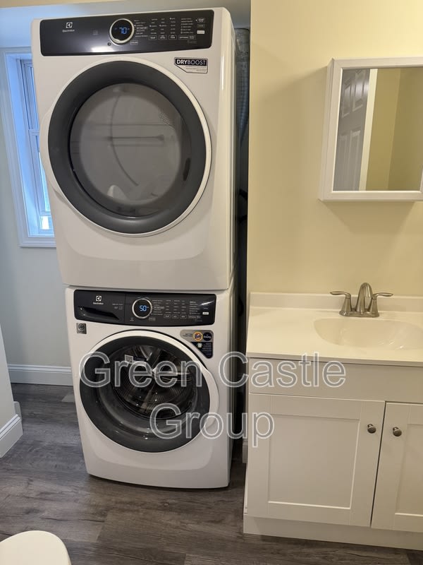 252 College Street Unit 2 – photo 3