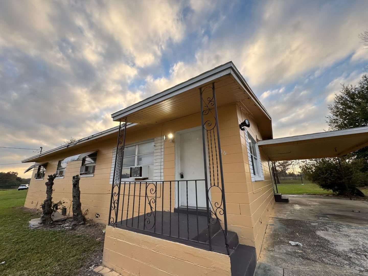 Affordable & Comfortable Home in Orlando – Prime Location Near Everything! – photo 1