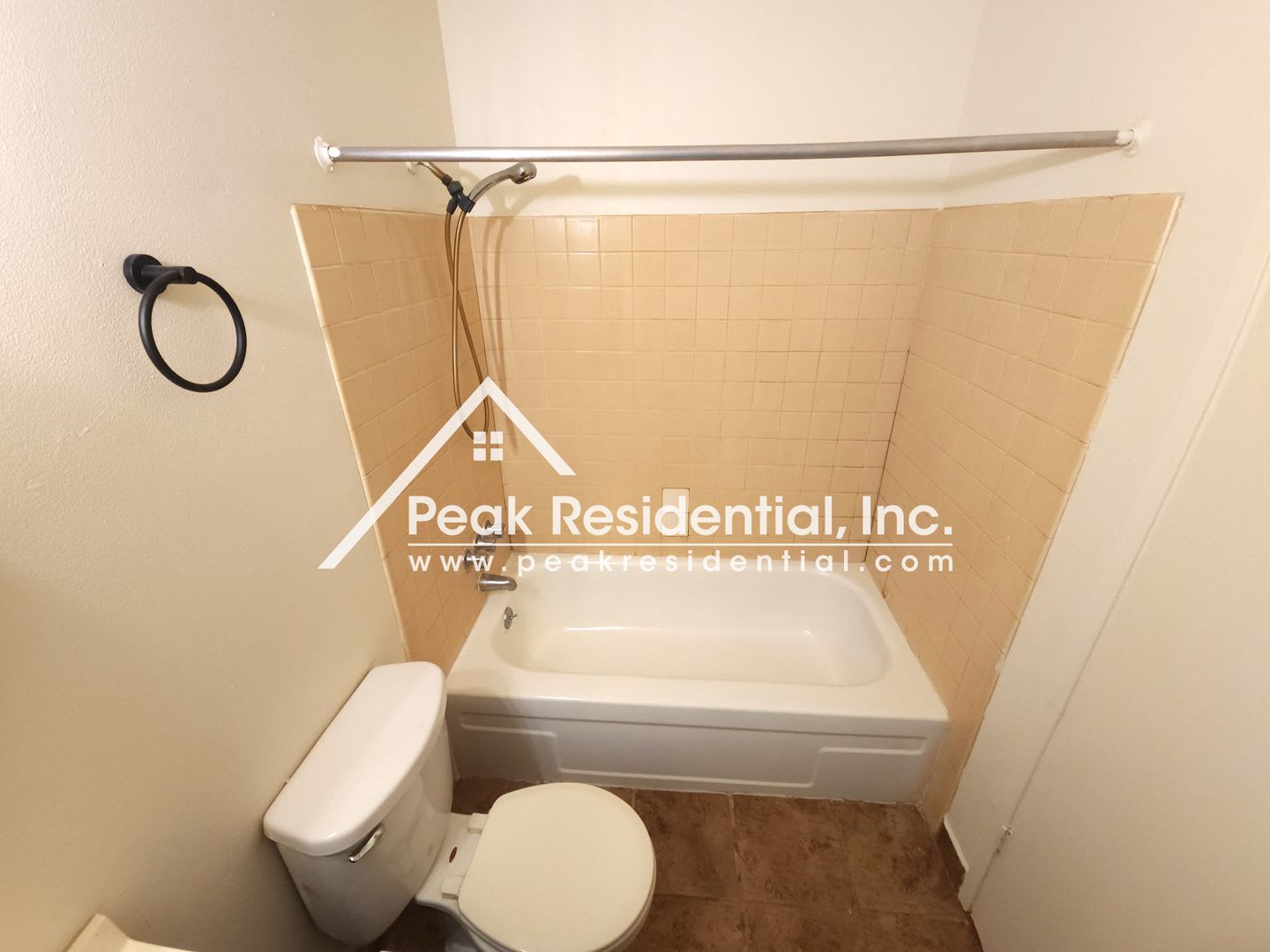 Spacious 2Bd 1Ba Sacramento Fourplex – photo 3