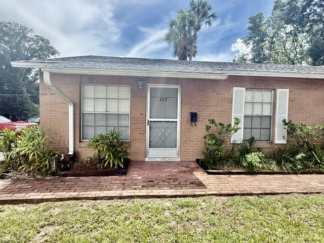 223 North Adelle Avenue – photo 1