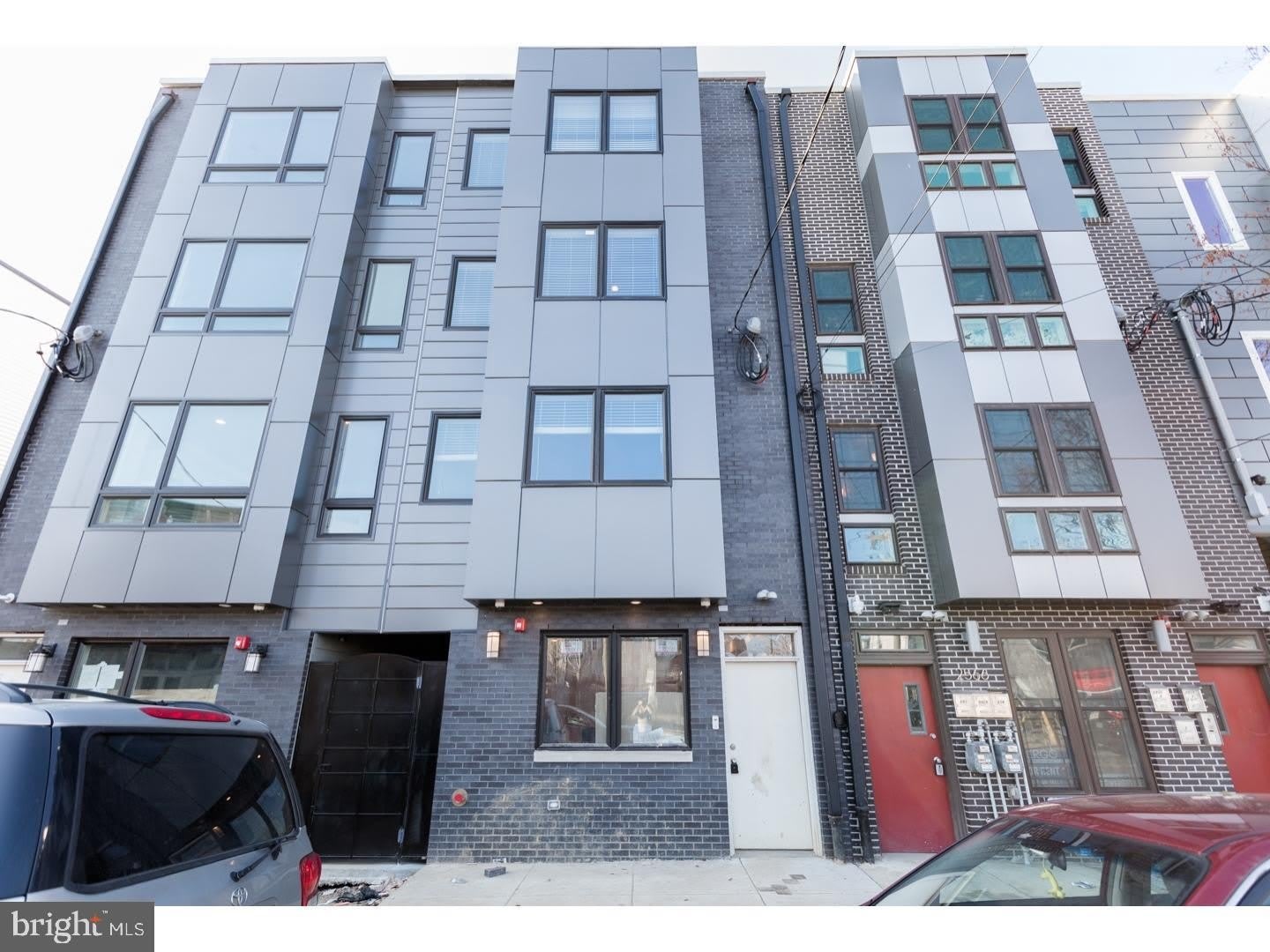 2564 FRANKFORD Avenue – photo 1