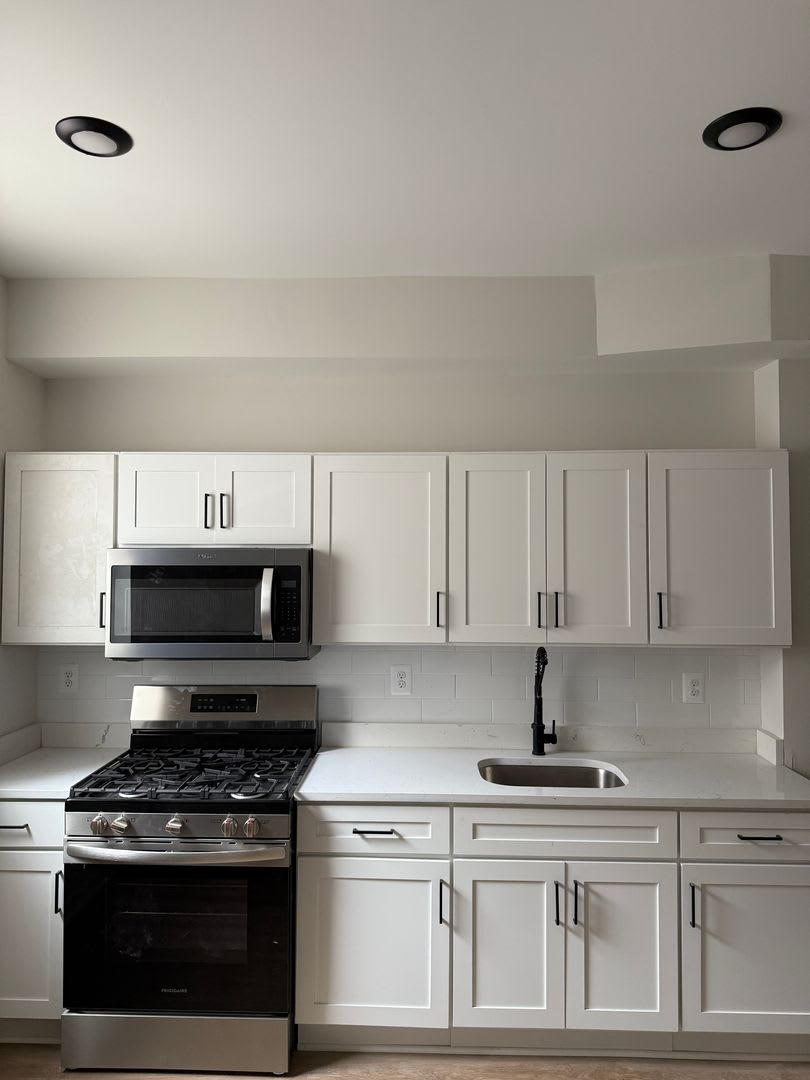 Newly Renovated Townhouse – photo 3