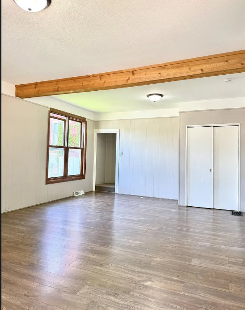 3 bedroom unit with bonus attic space – photo 1