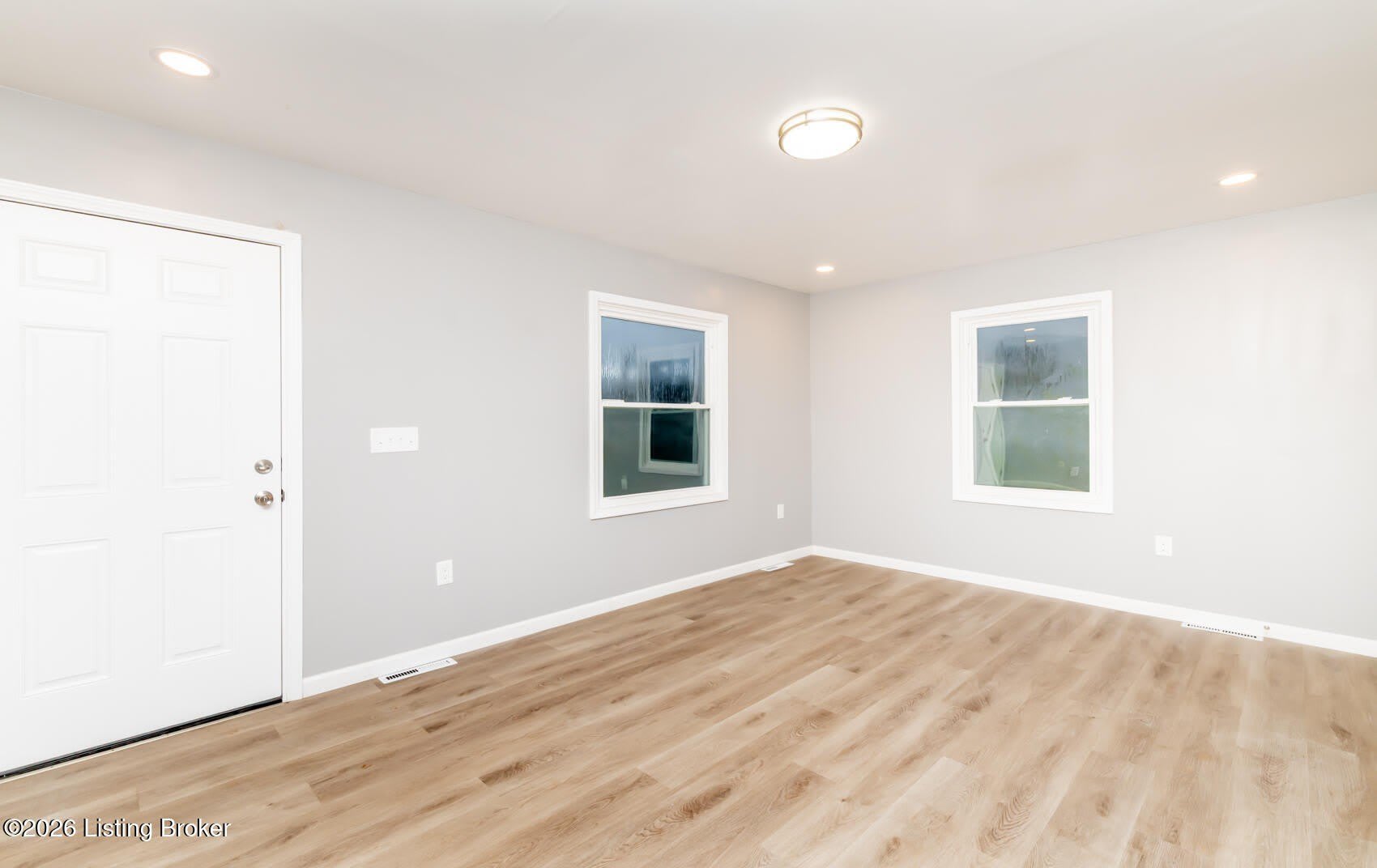204 W Warfield St – photo 2
