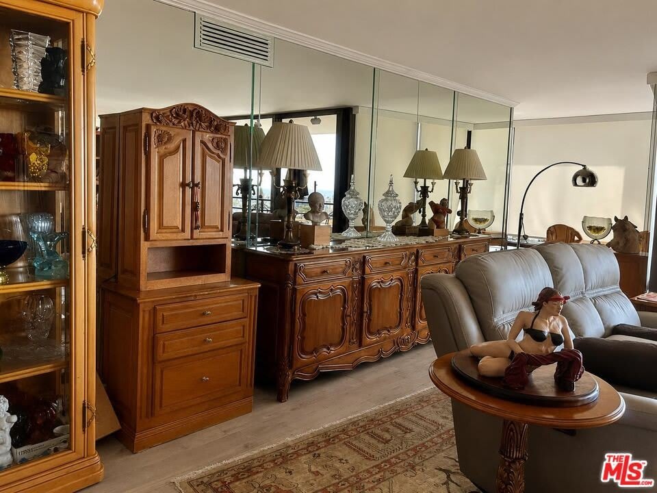 4314 Marina City Dr – photo 5