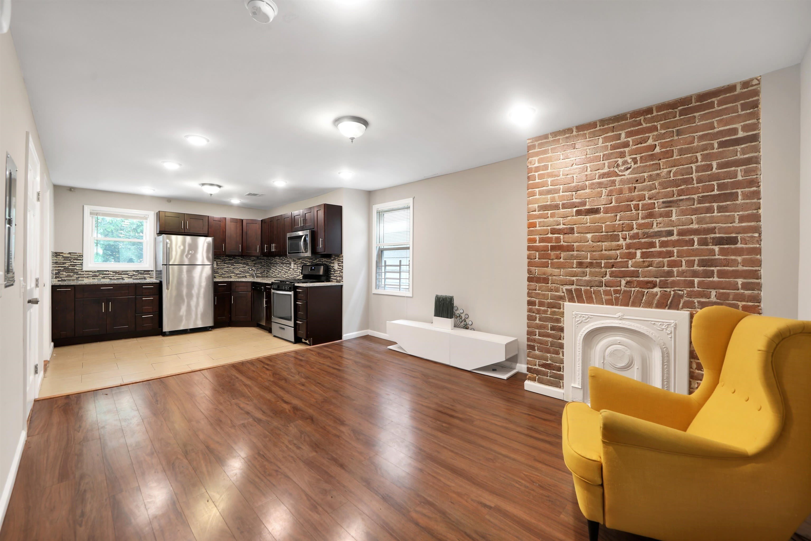 20 GARDNER AVE – photo 2