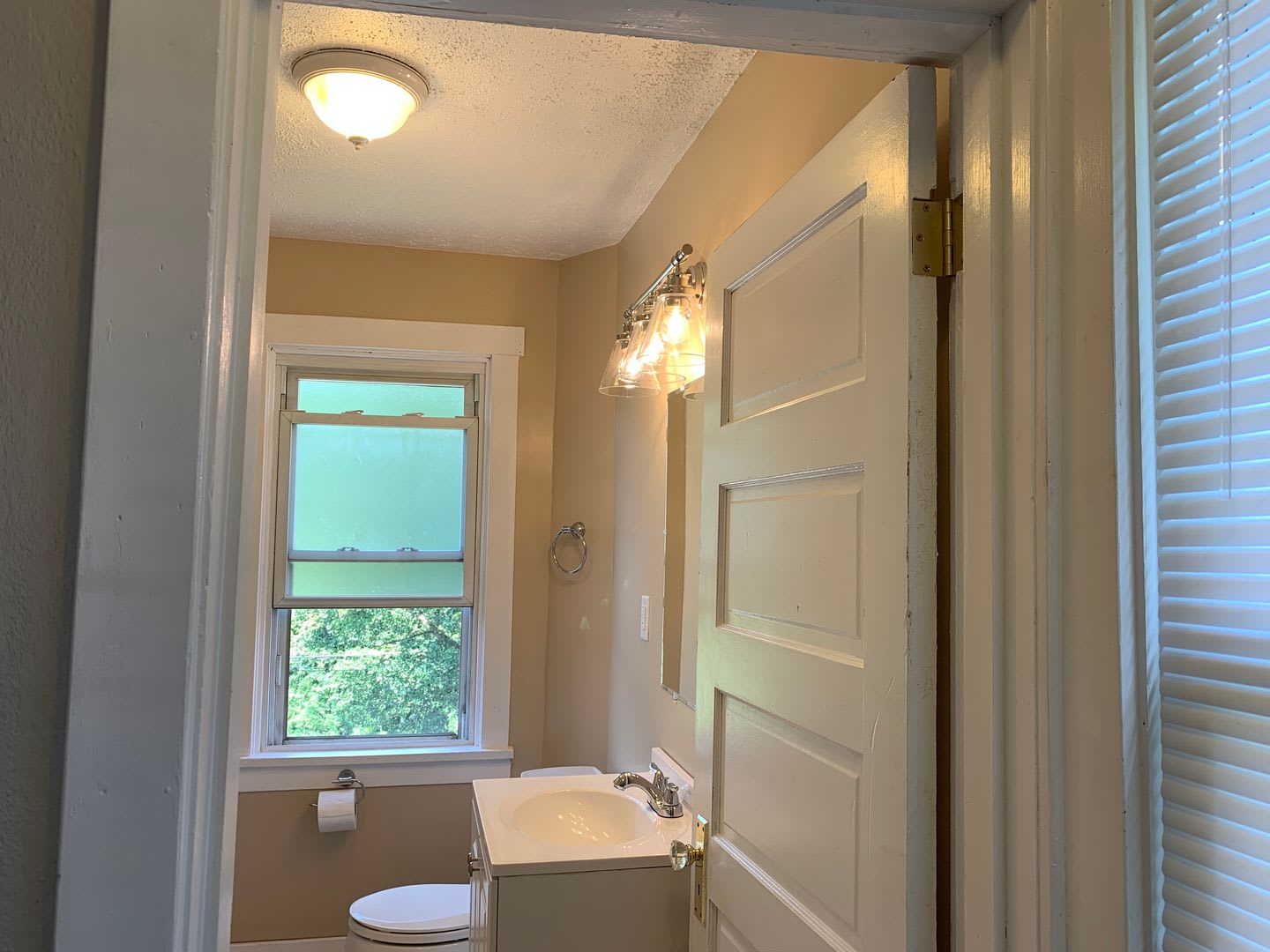 Charming 2BR home in Pittsburgh – photo 4