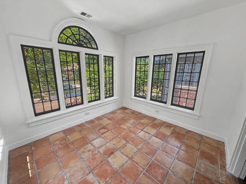 340 North McLean Boulevard – photo 4