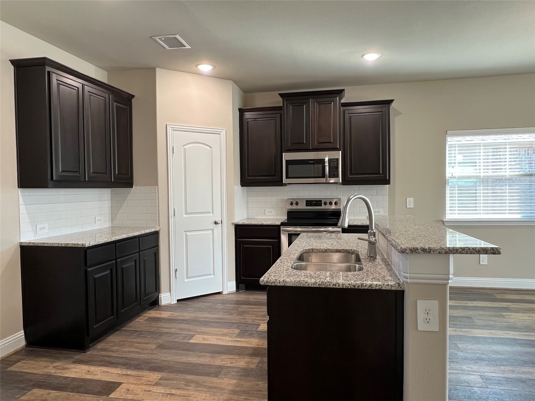 639 Comal Drive – photo 3
