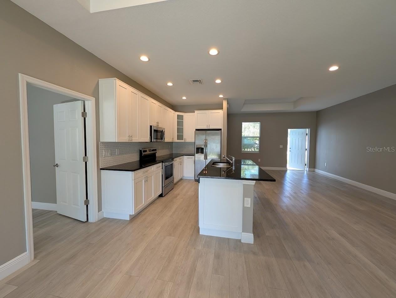 1643 JEANNIN Drive – photo 3