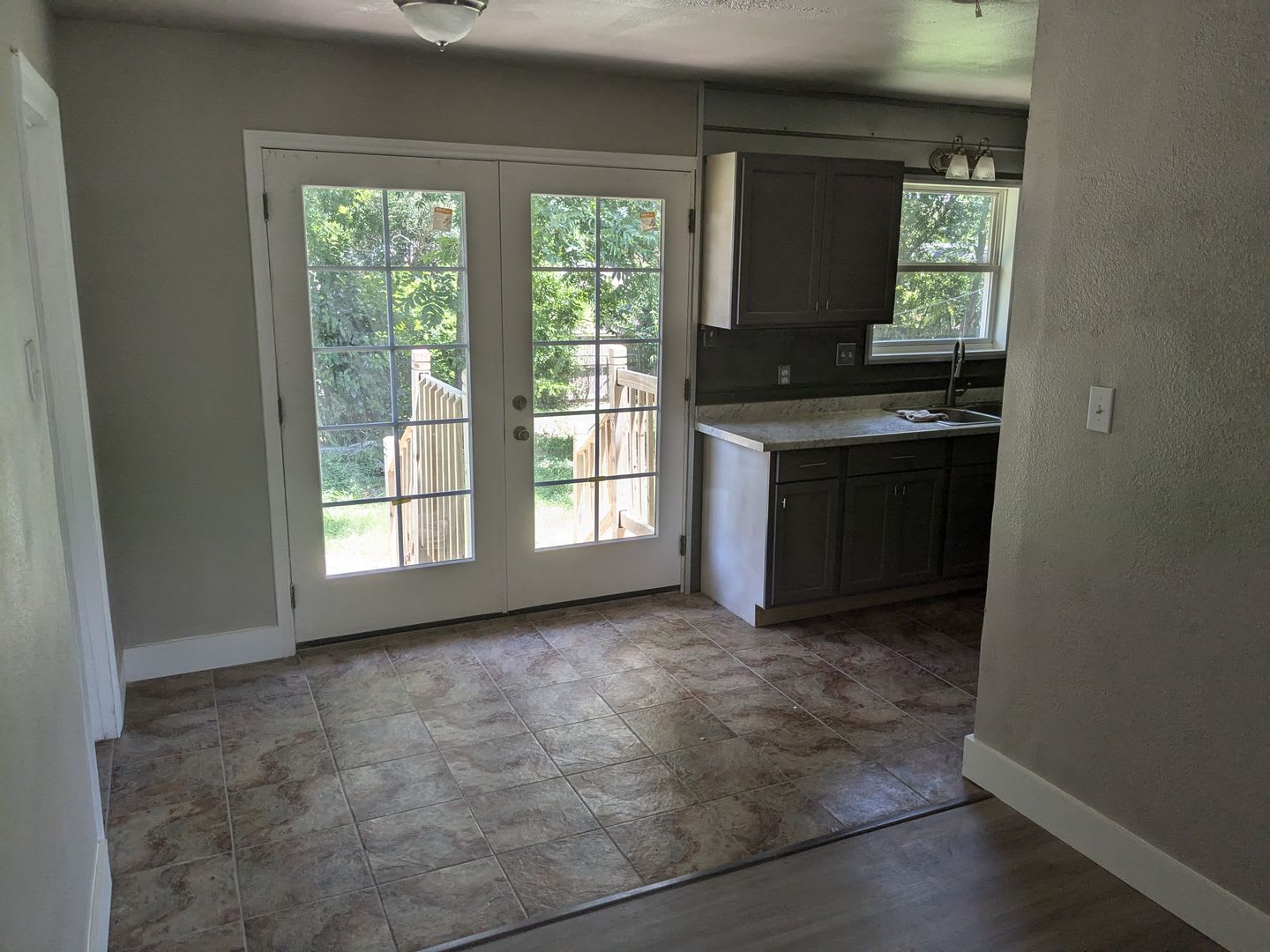 Remodeled 3/1 with Fenced Yard and Laundry Room – photo 5