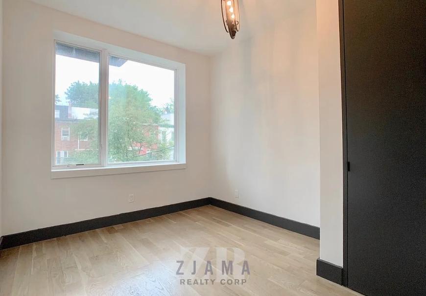 242 Hawthorne Street – photo 5