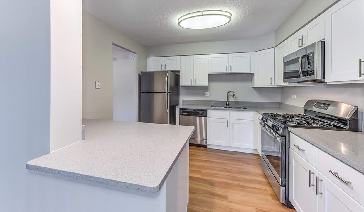 Twin Lake Towers Apartments – photo 4