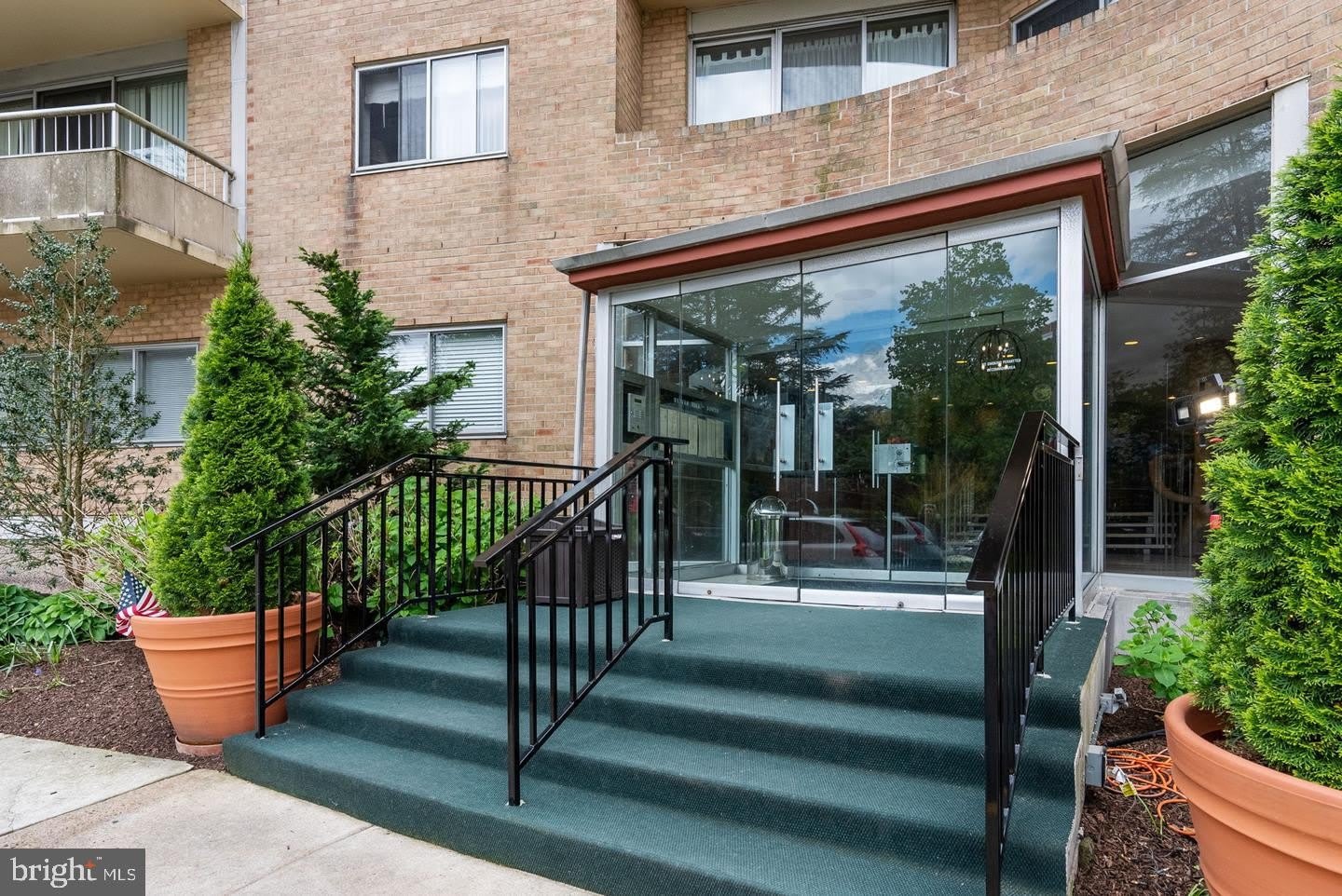 100 WEST Avenue – photo 2