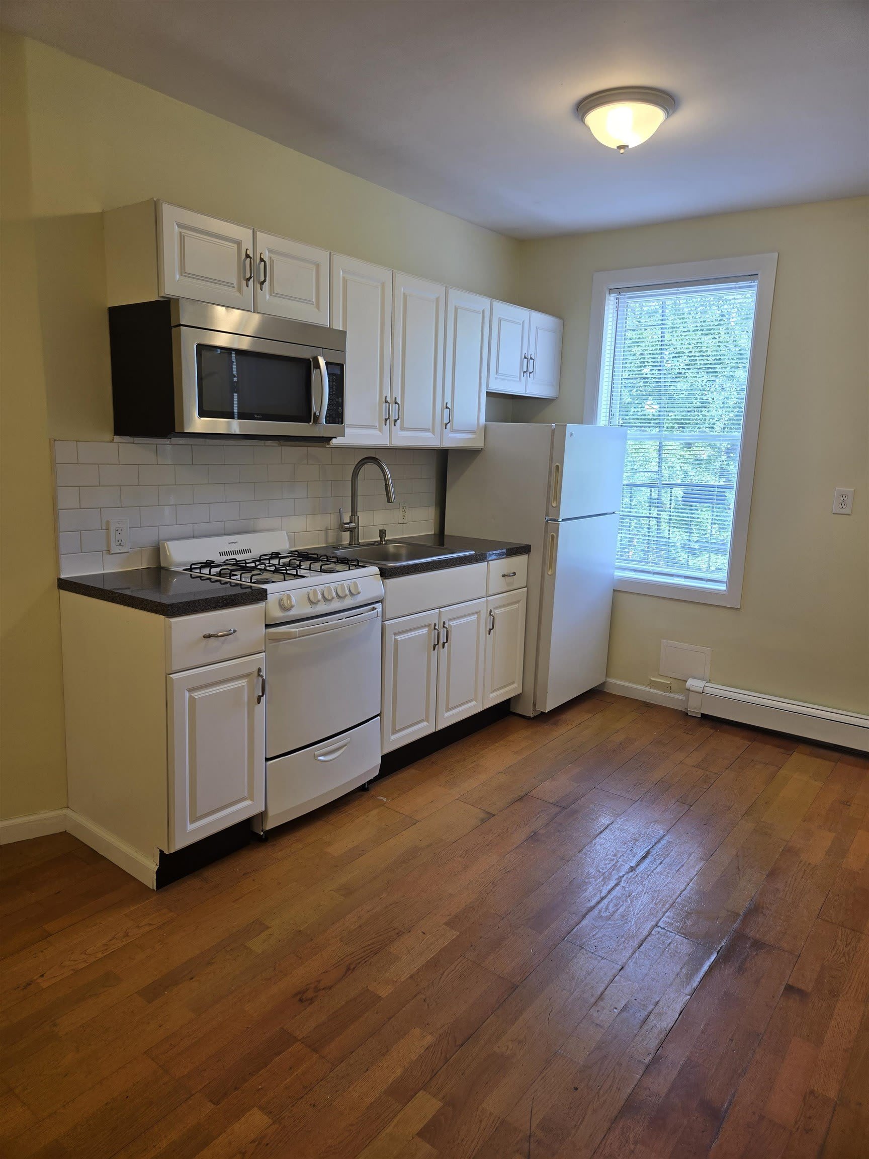 281 Monmouth St – photo 5