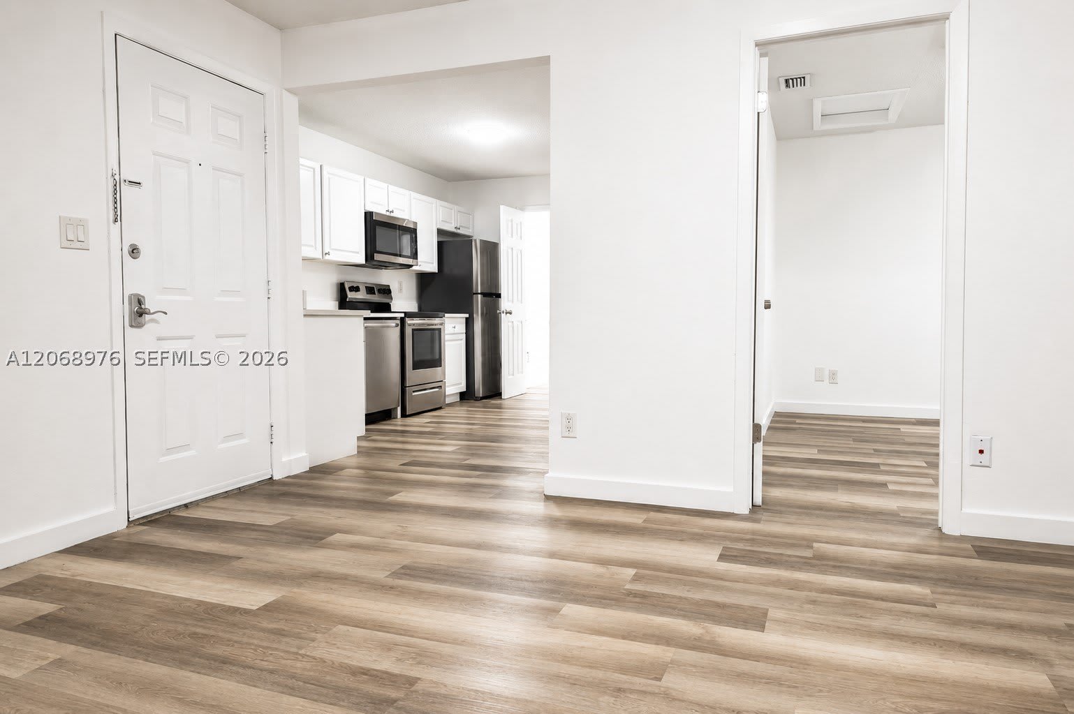 411 SE 10th St – photo 4