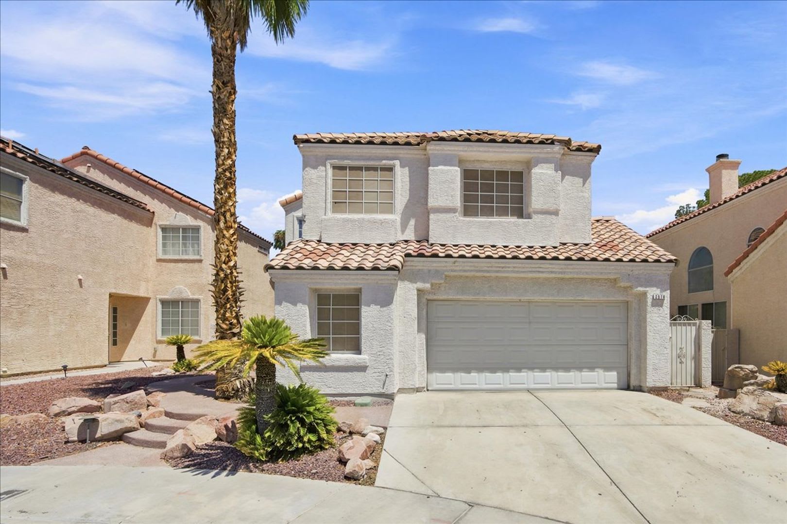Bright &amp; Spacious 4Bd Home with Vaulted Ceilings &amp; Outdoor Kitchen – photo 1