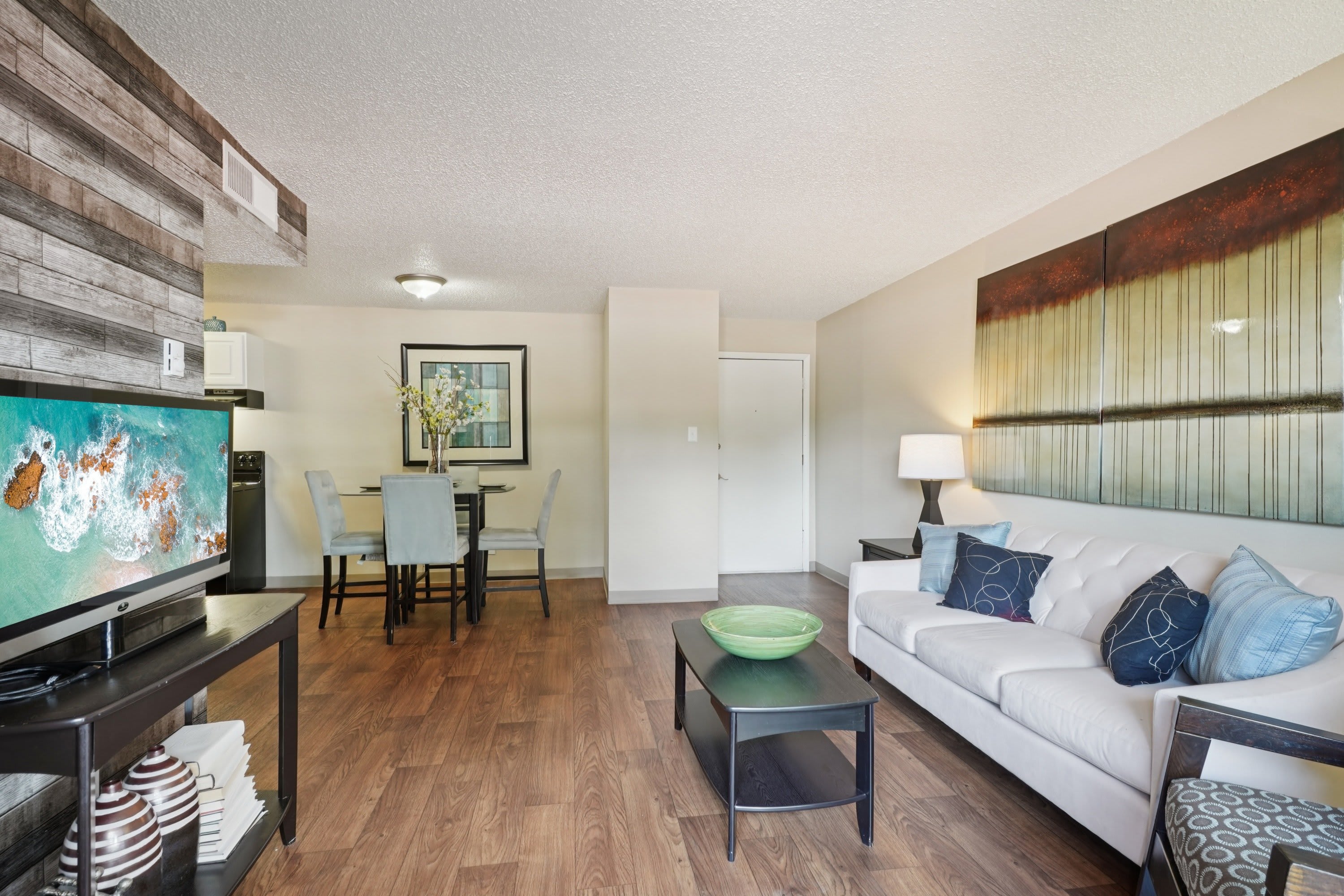 University Village Apartments – photo 3