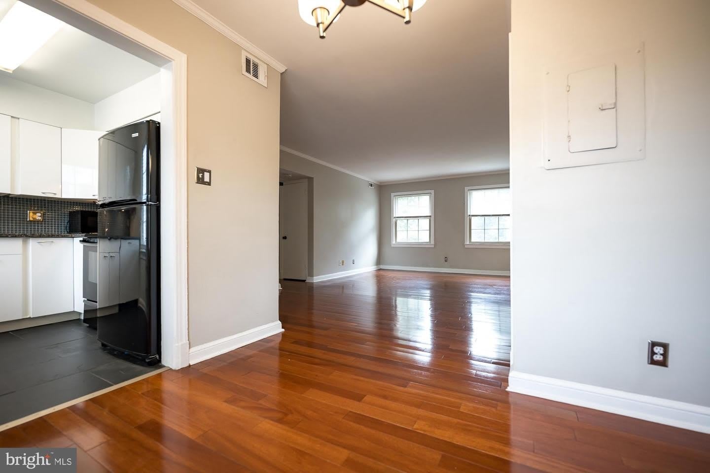 2805 ARLINGTON BLVD – photo 4