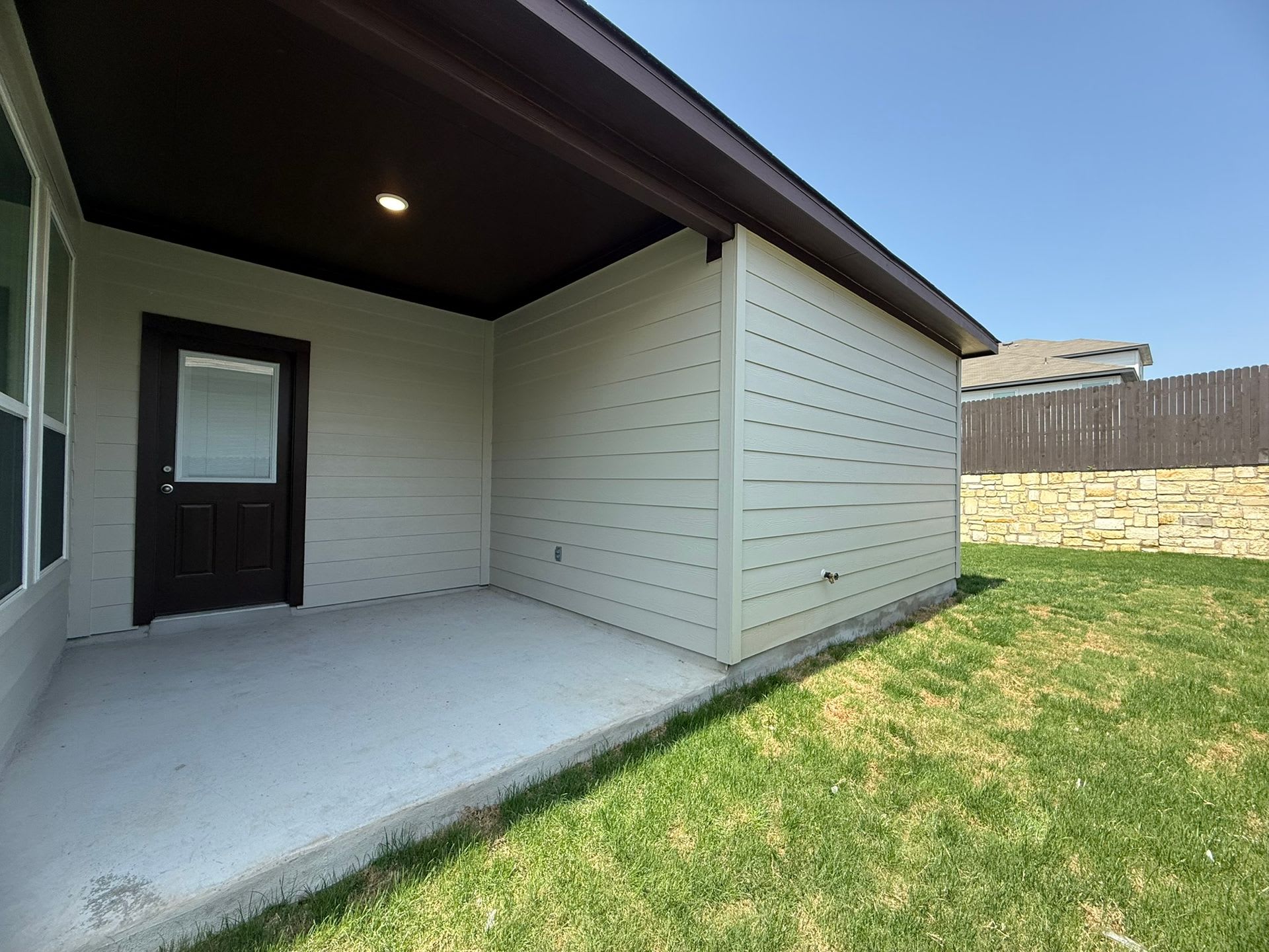 Luxury Duplex Available Today – photo 2