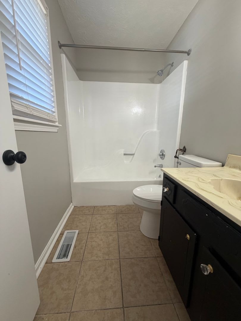 NEWLEY UPDATED HOME! AVAILABLE NOW!!! – photo 5