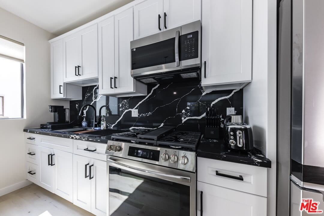9024 Phyllis Ave – photo 5