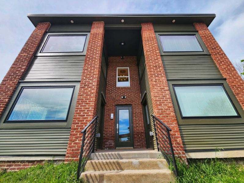 2529 E Admiral Pl – photo 1