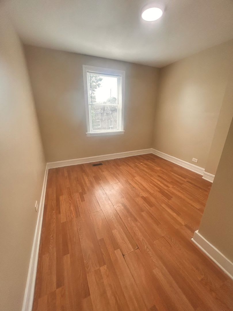 Updated 3 Bedroom Home With Front Porch And Fenced Yard – photo 4