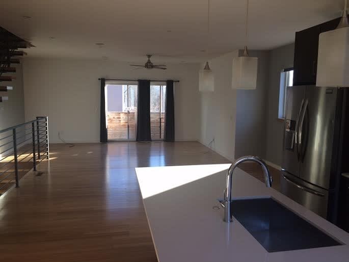 Move-In Special! 3 Bedroom Modern Home w/ Excellent Location! – photo 4