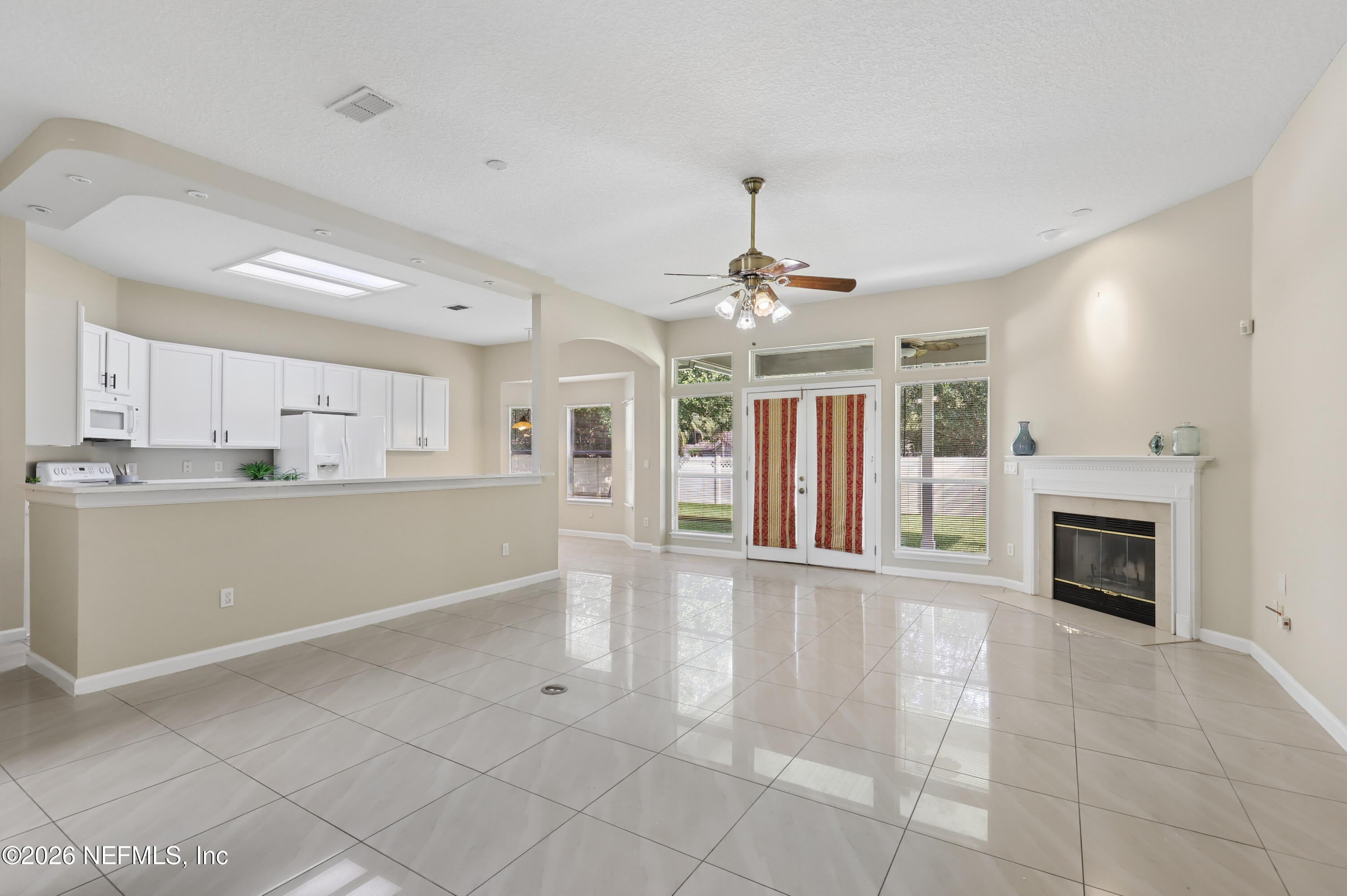 2070 THORNHILL Drive – photo 4