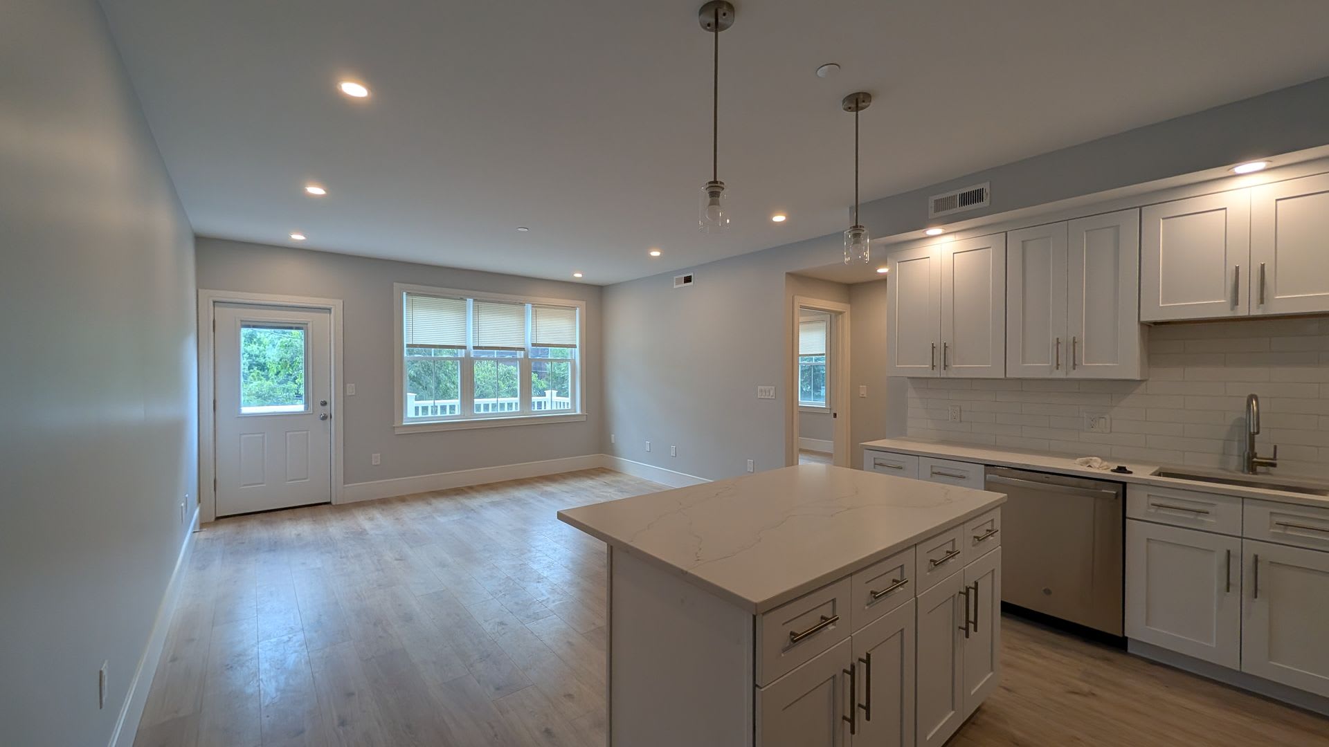 Going Quickly! Brand New Luxurious 4-beds – photo 1