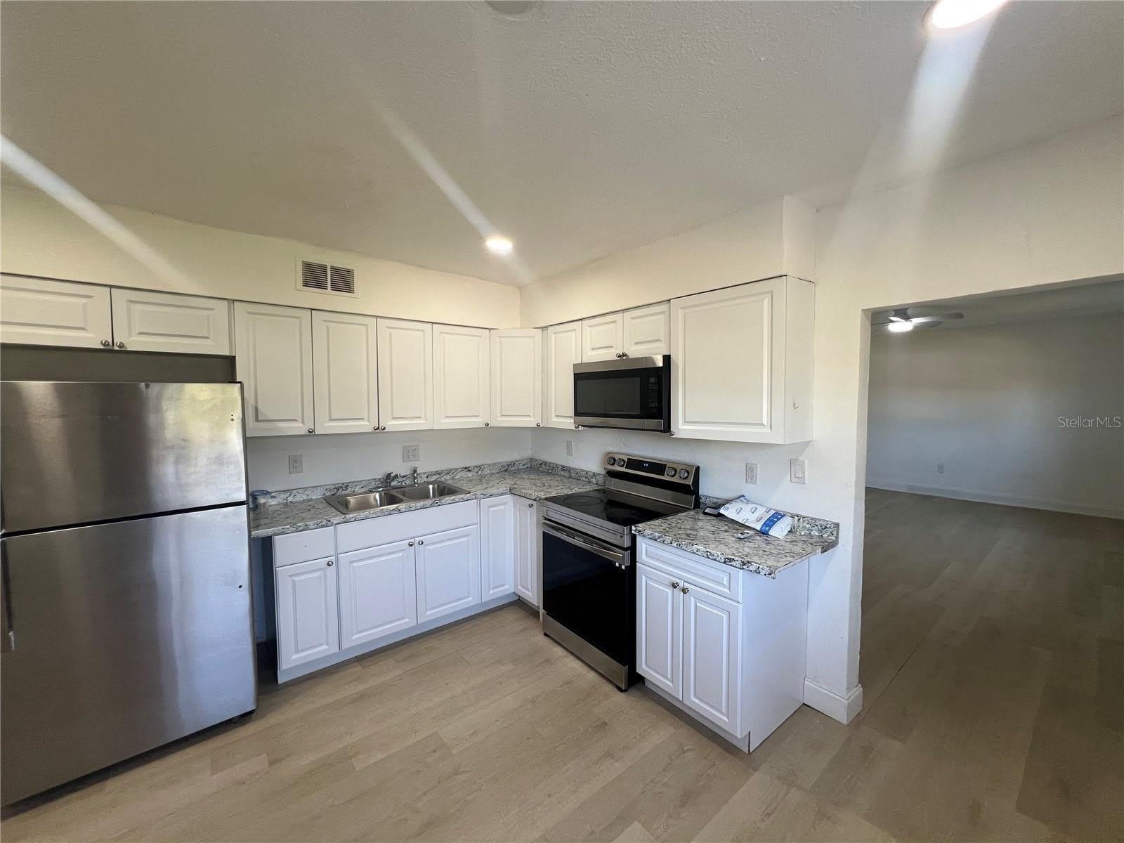 23476 HARPER Avenue – photo 5