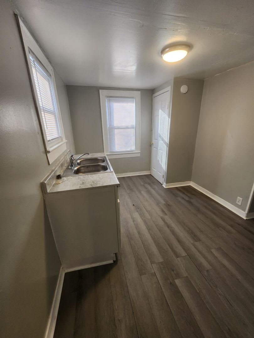 WESTSIDE 2 Bedroom Duplex Located near Harding and 21st Street ( 1/2 Half OFF 2nd Month Rent ) – photo 3