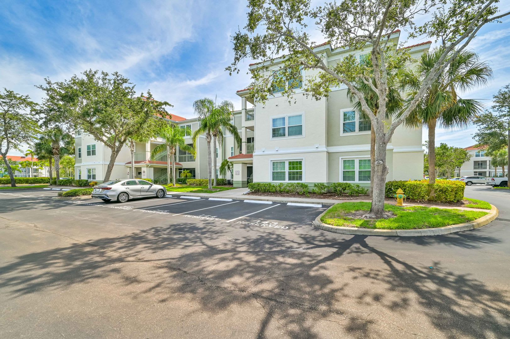 FIRST FLOOR CONDO ~ Walking Distance to Coconut Mall – photo 2