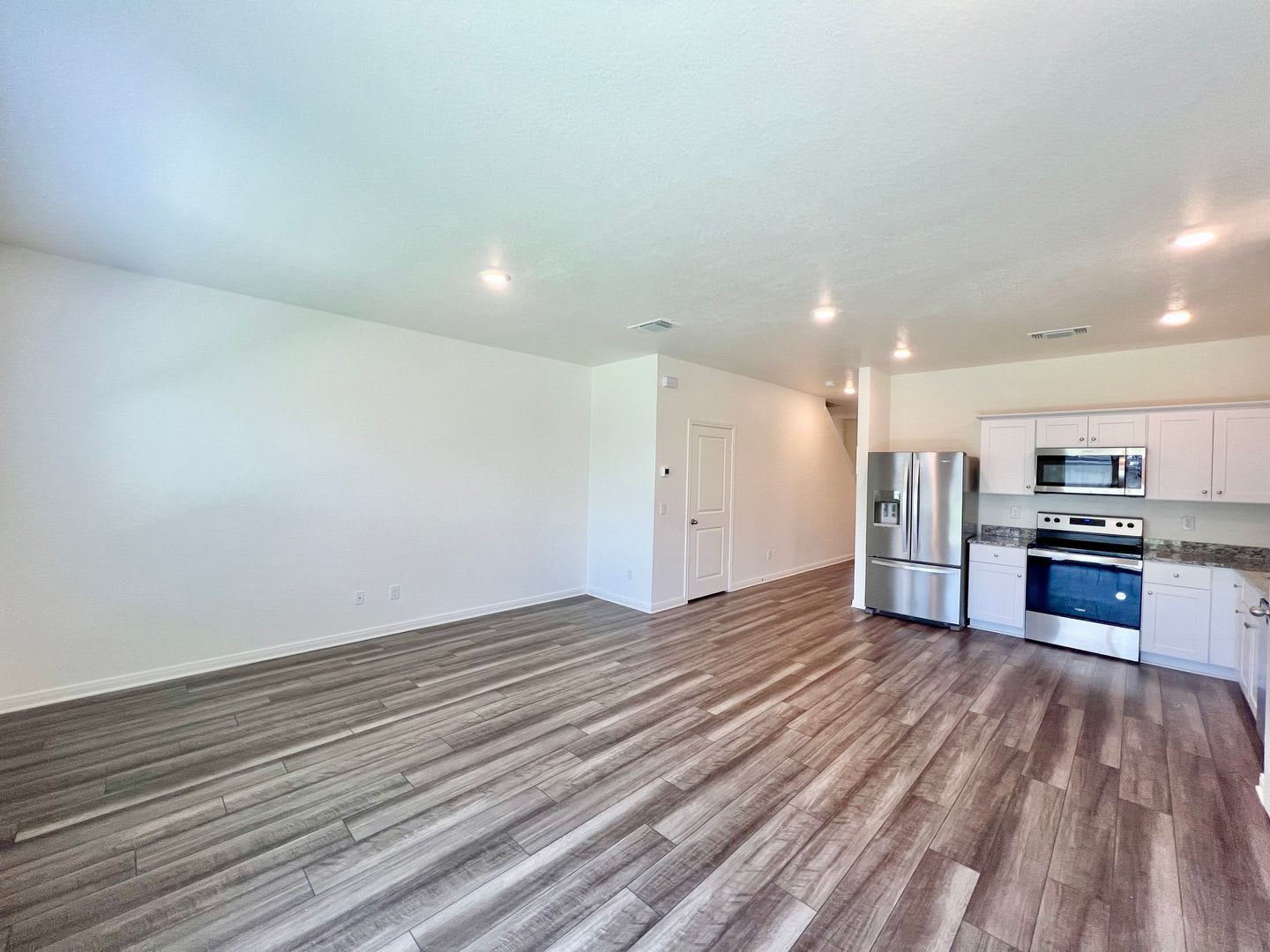 **APPLICATION RECEIVED** Charming Two-Story Home with Fenced Backyard & Community Pool – photo 3