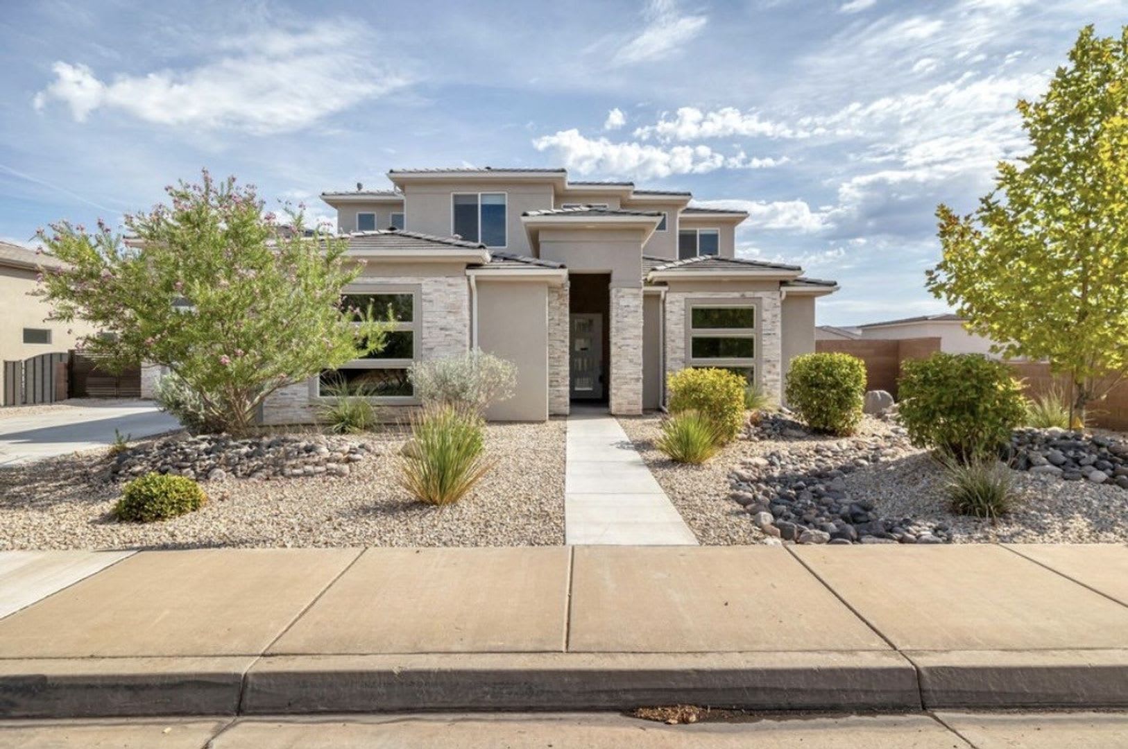 Ultimate Desert Oasis (Pool & 6 Car Garage) – photo 1