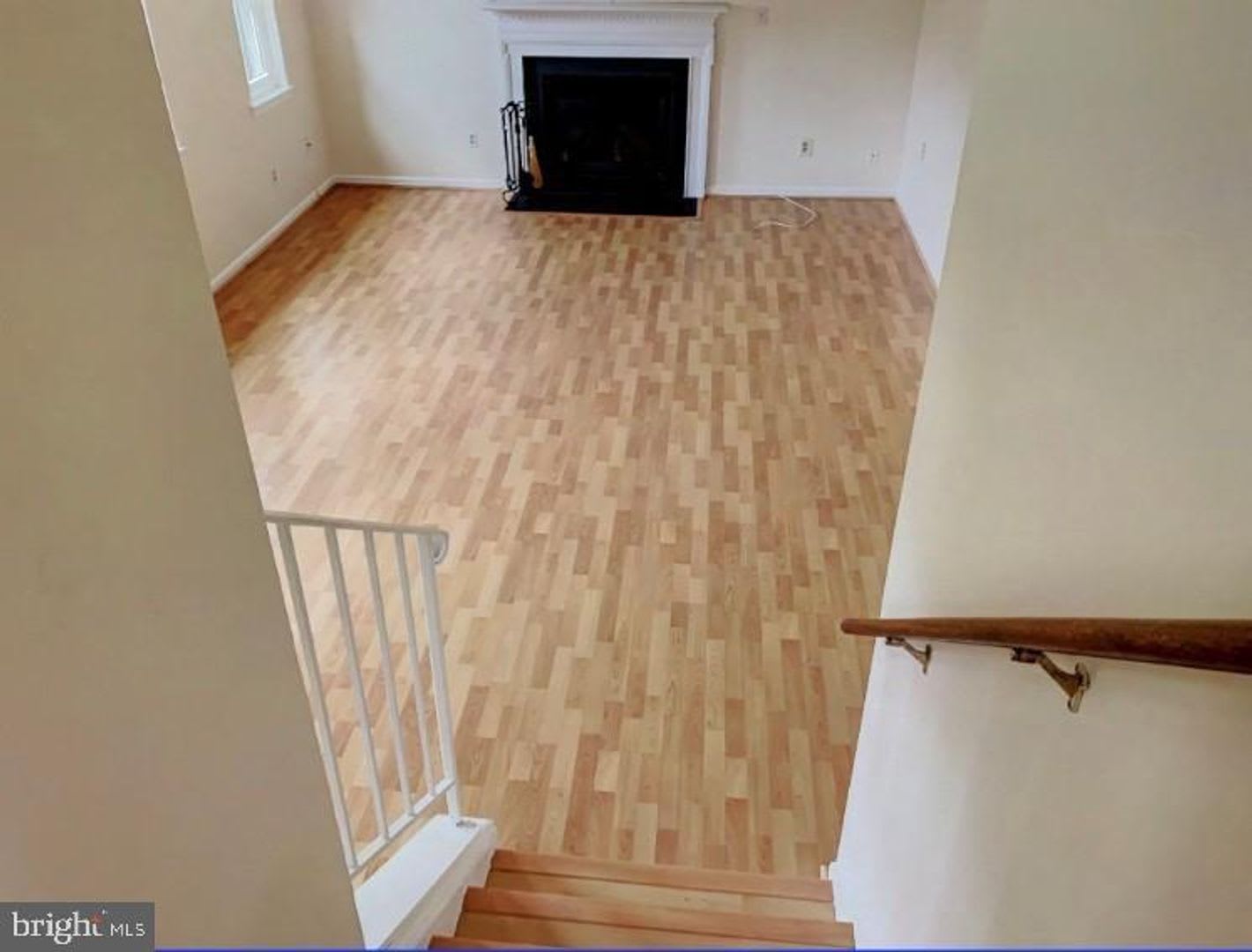Lovely 4 bedroom, split level home with updated kitchen appliances and floors. – photo 5