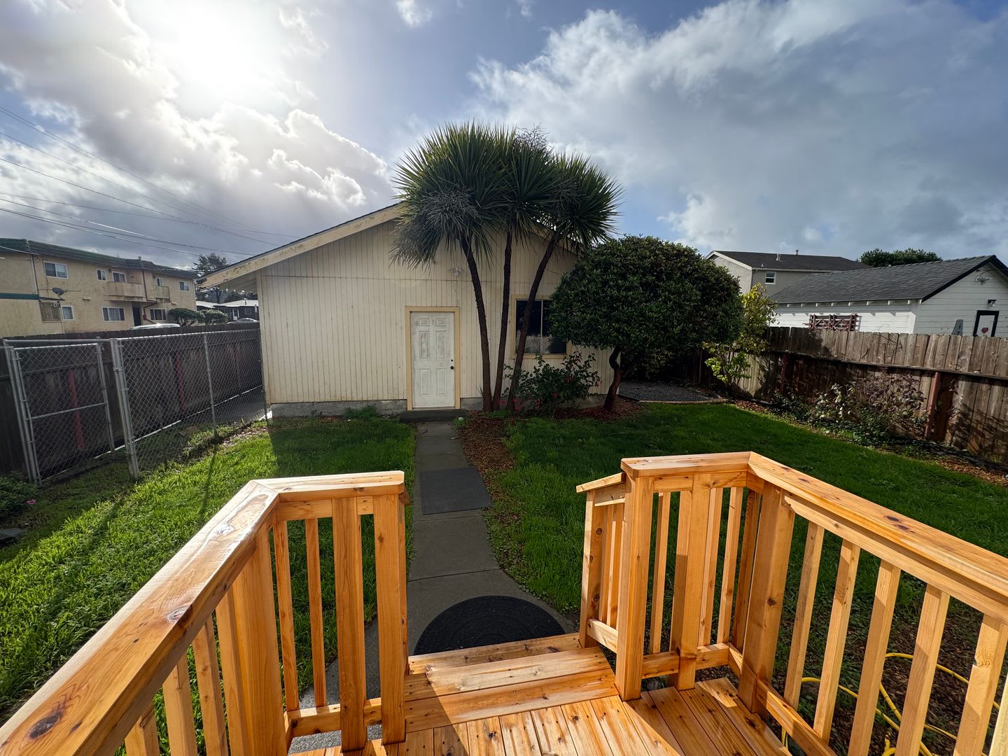 2/1 house, 2 car garage, yard, Very Nice – photo 4