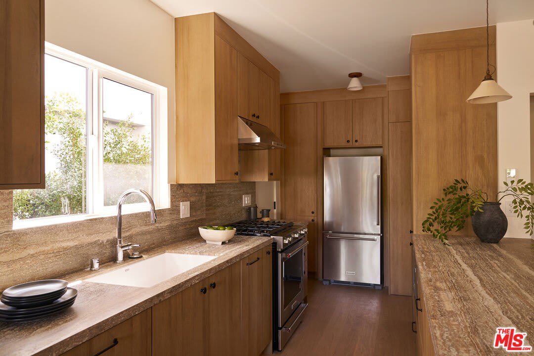 2411 Abbot Kinney Blvd – photo 3