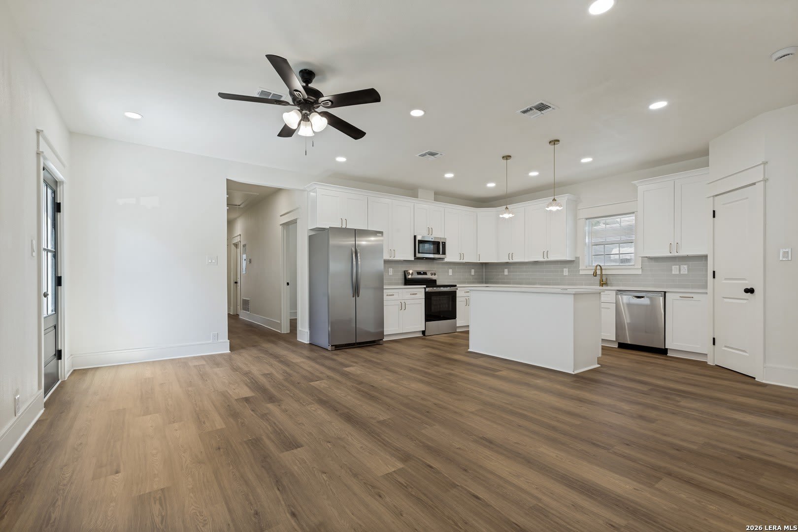 547 W HIGHLAND BLVD – photo 3