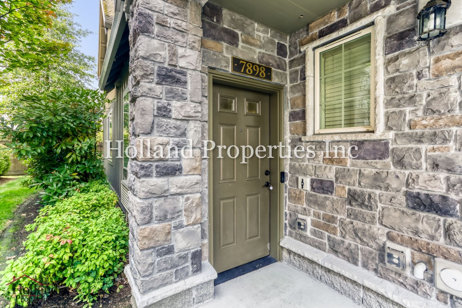 Stylish Single-Level Living with Green-Space Views & Resort-Style Amenities – photo 3