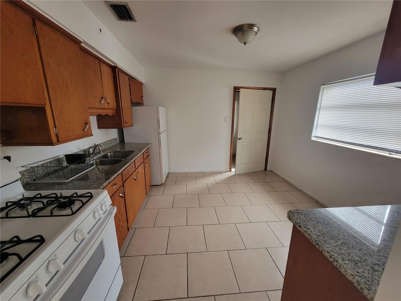 5939 SE HOLLY Road – photo 3