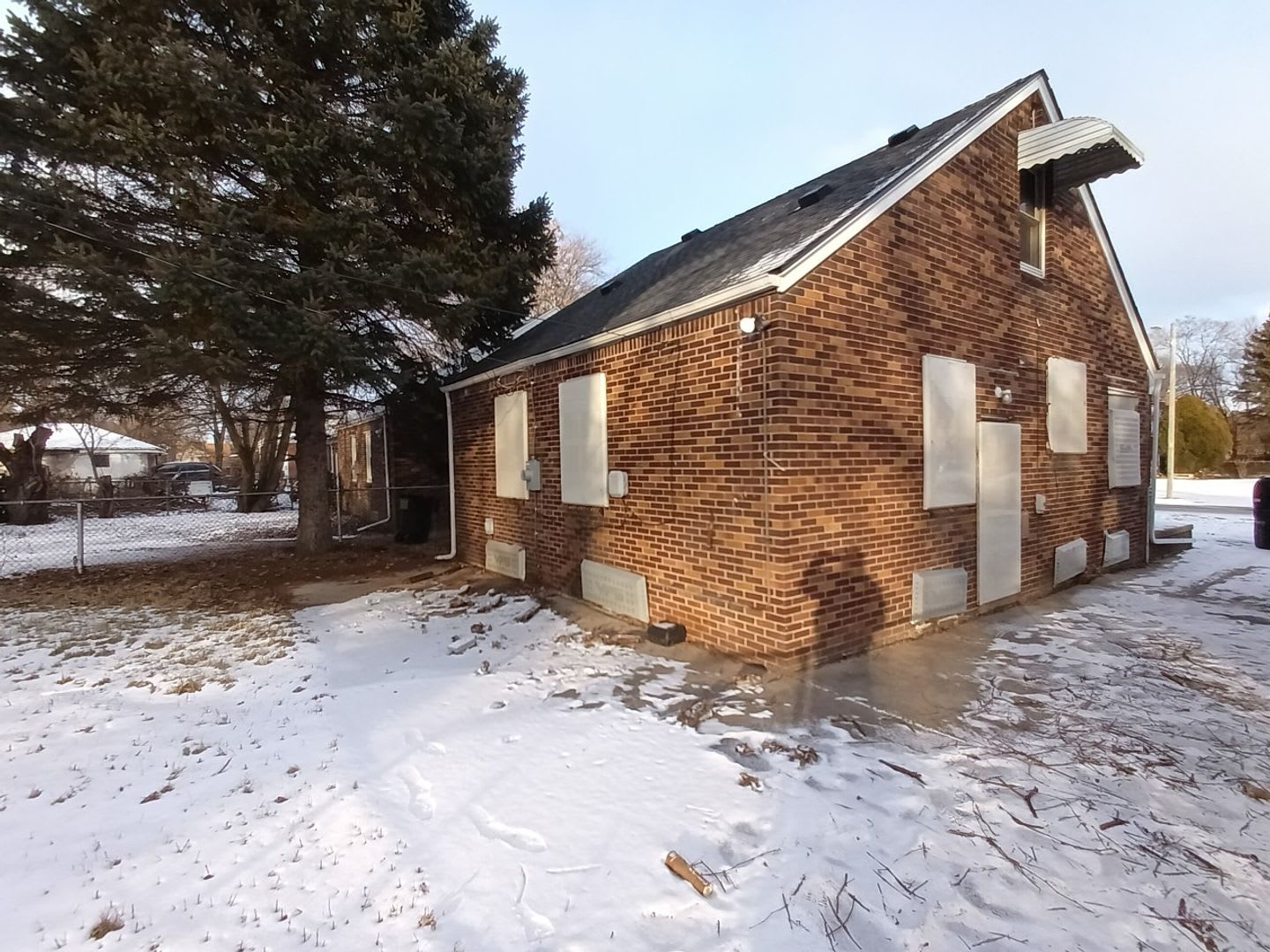 3 bedroom 1 bath bungalow now available! – photo 4