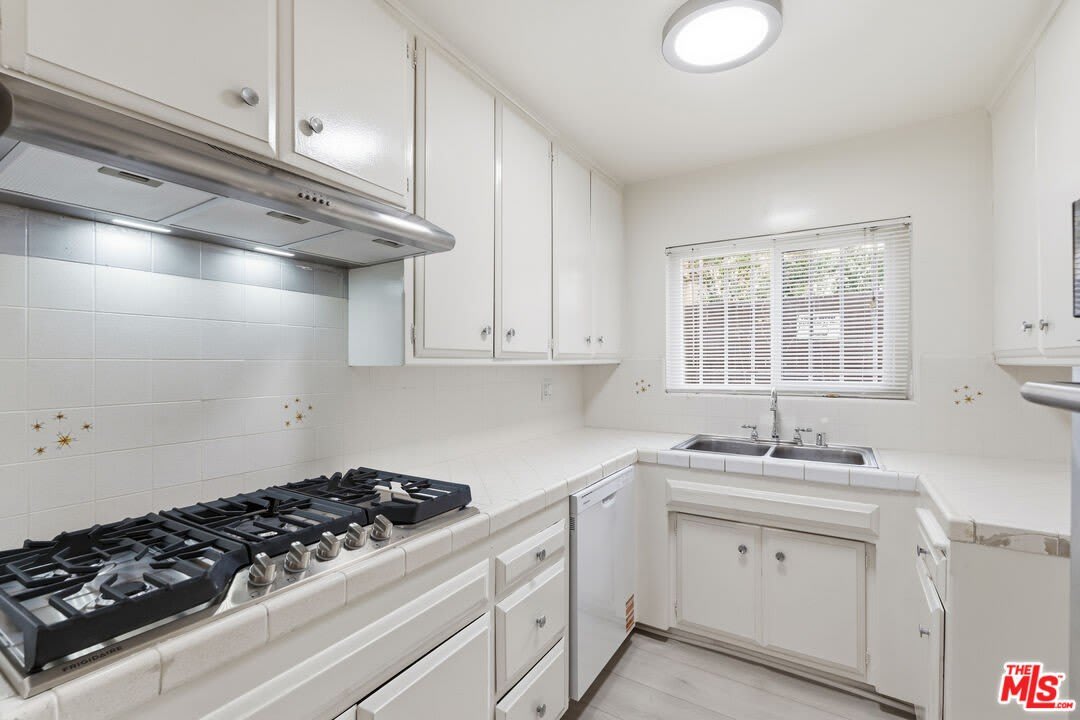 2332 S Beverly Glen Blvd – photo 5
