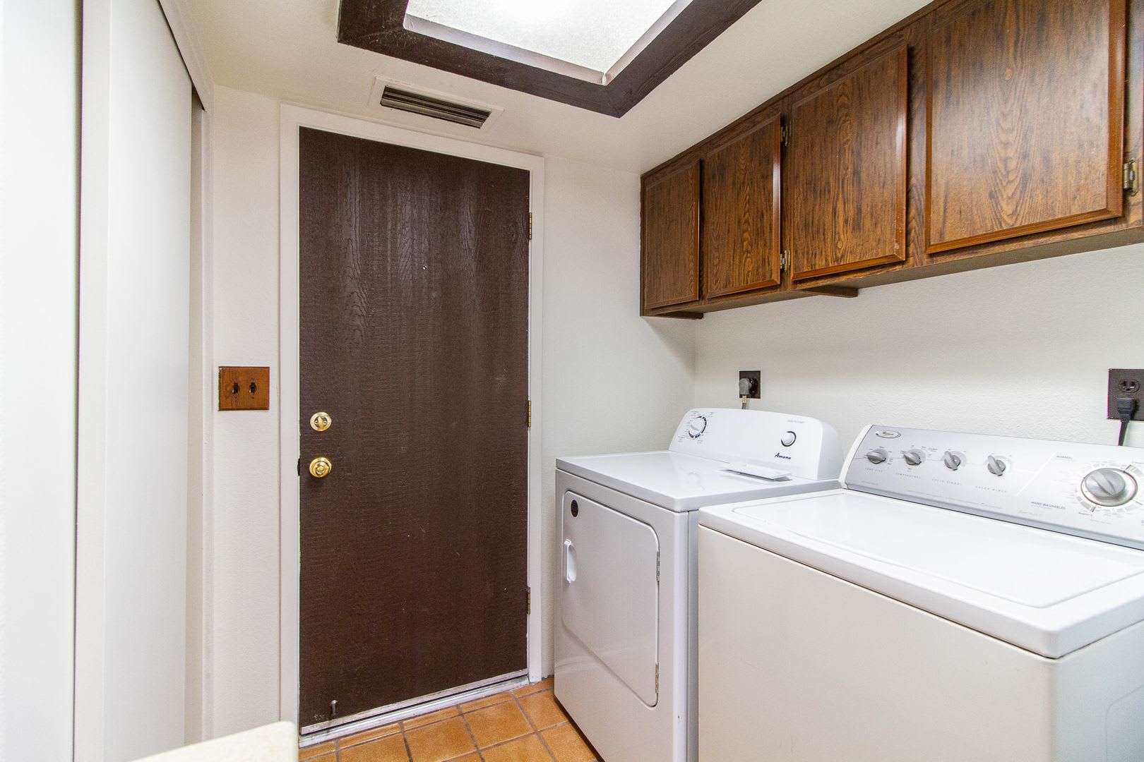 EXCELLENT 2BED, 1.5BATH TOWNHOUSE LOCATED NEAR 48TH ST & GUADALUPE – photo 5