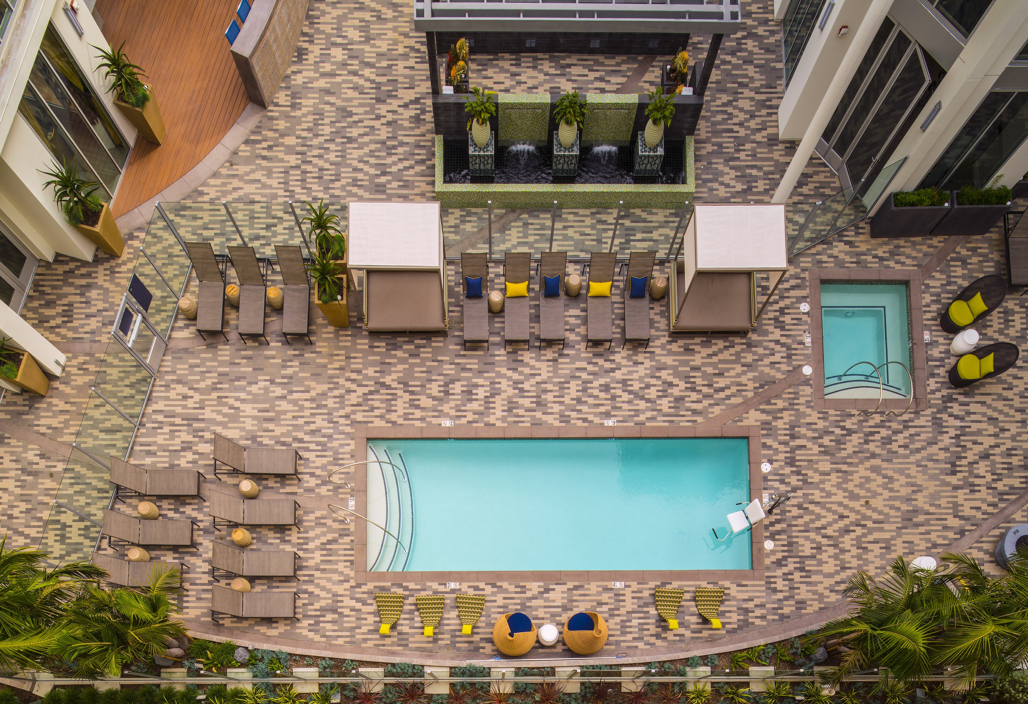 Desmond at Wilshire – photo 4