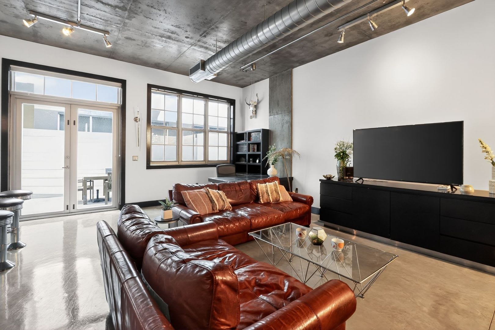 Modern 1BR Loft in Flagler Village – photo 1