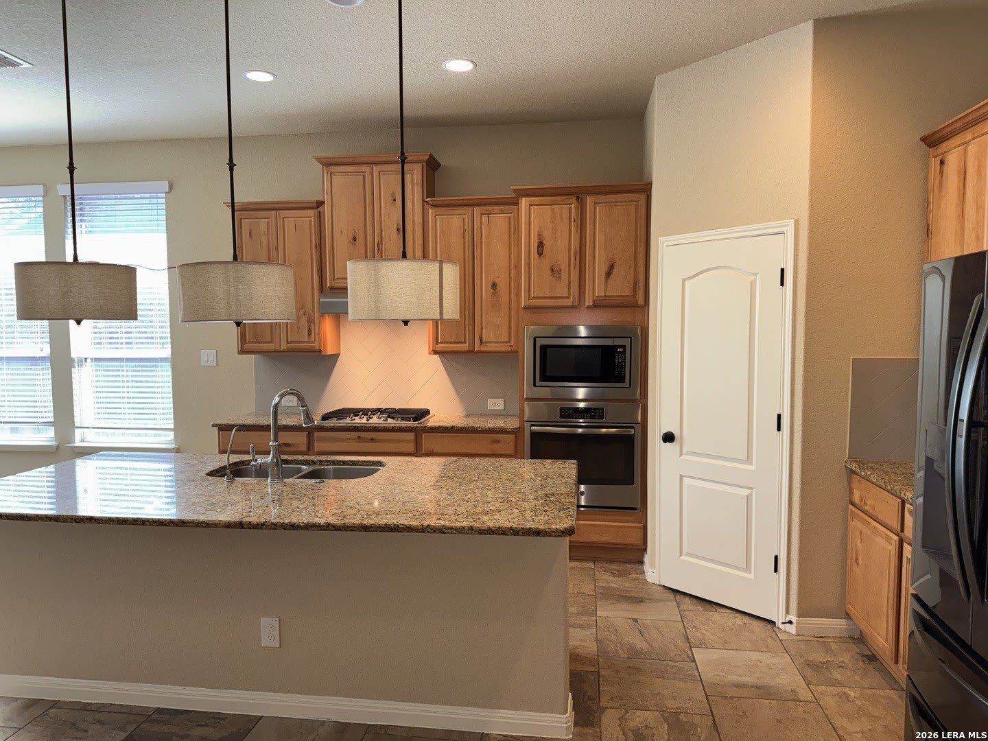 9827 Catell – photo 5