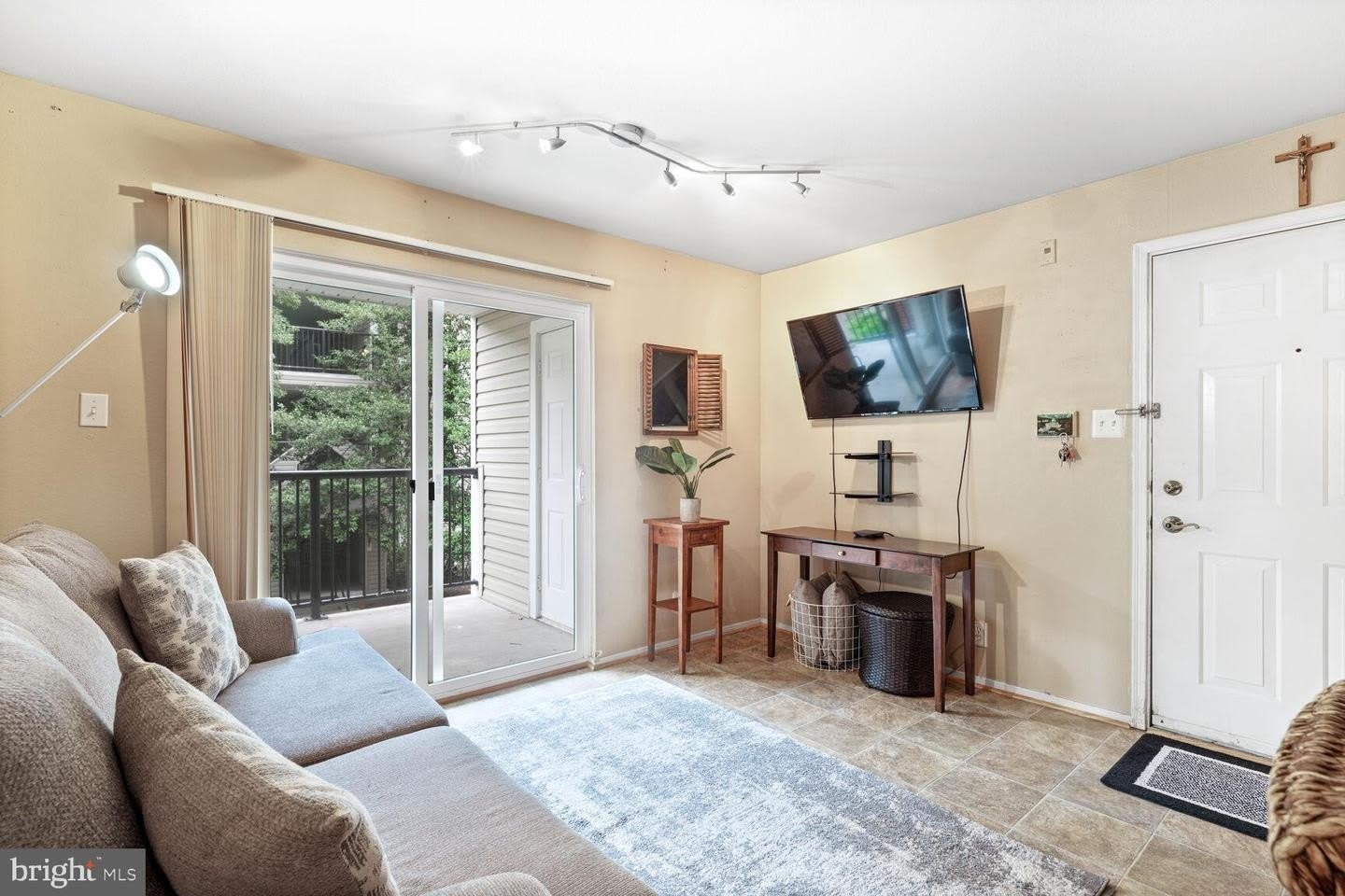 3304 WYNDHAM CIR #235 – photo 3
