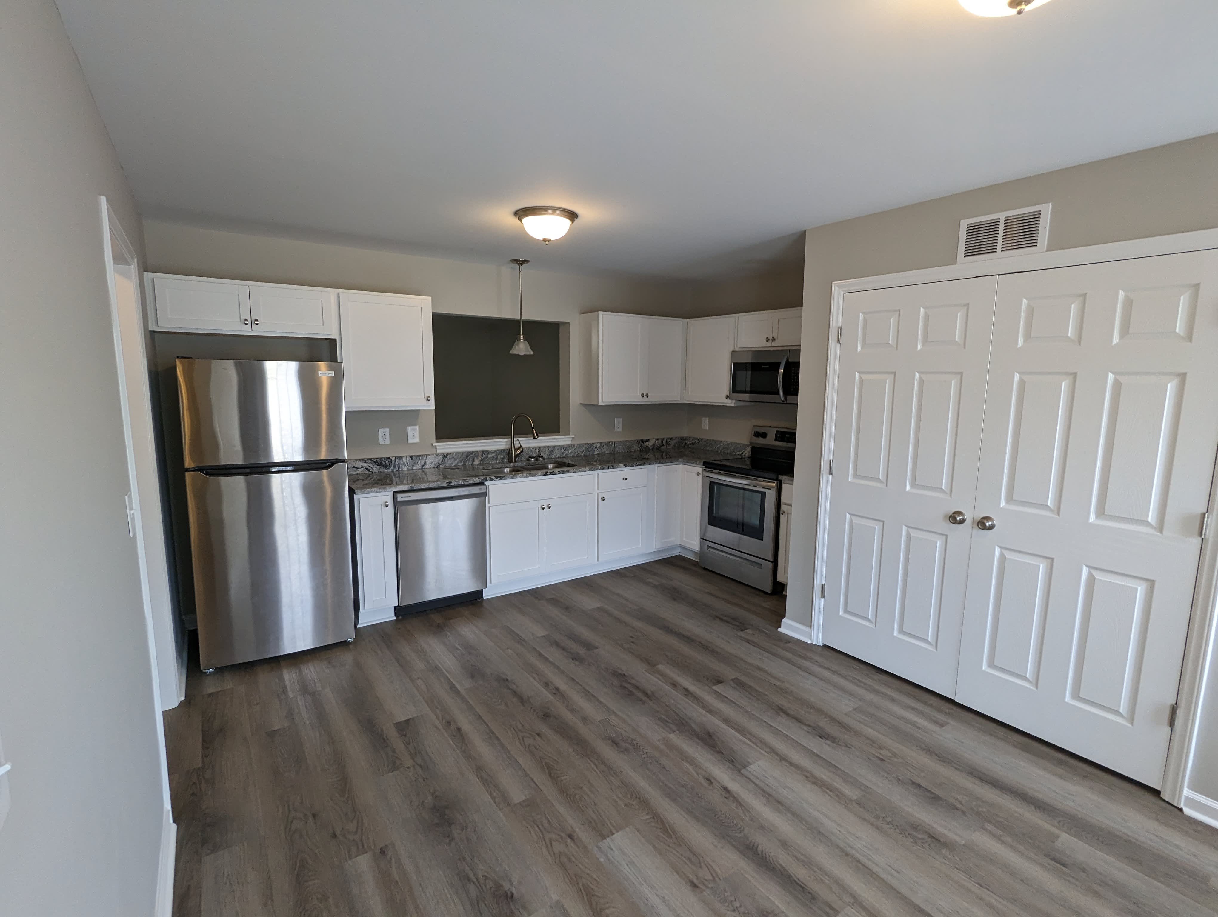 4160 Brook Creek Ln Unit B – photo 2